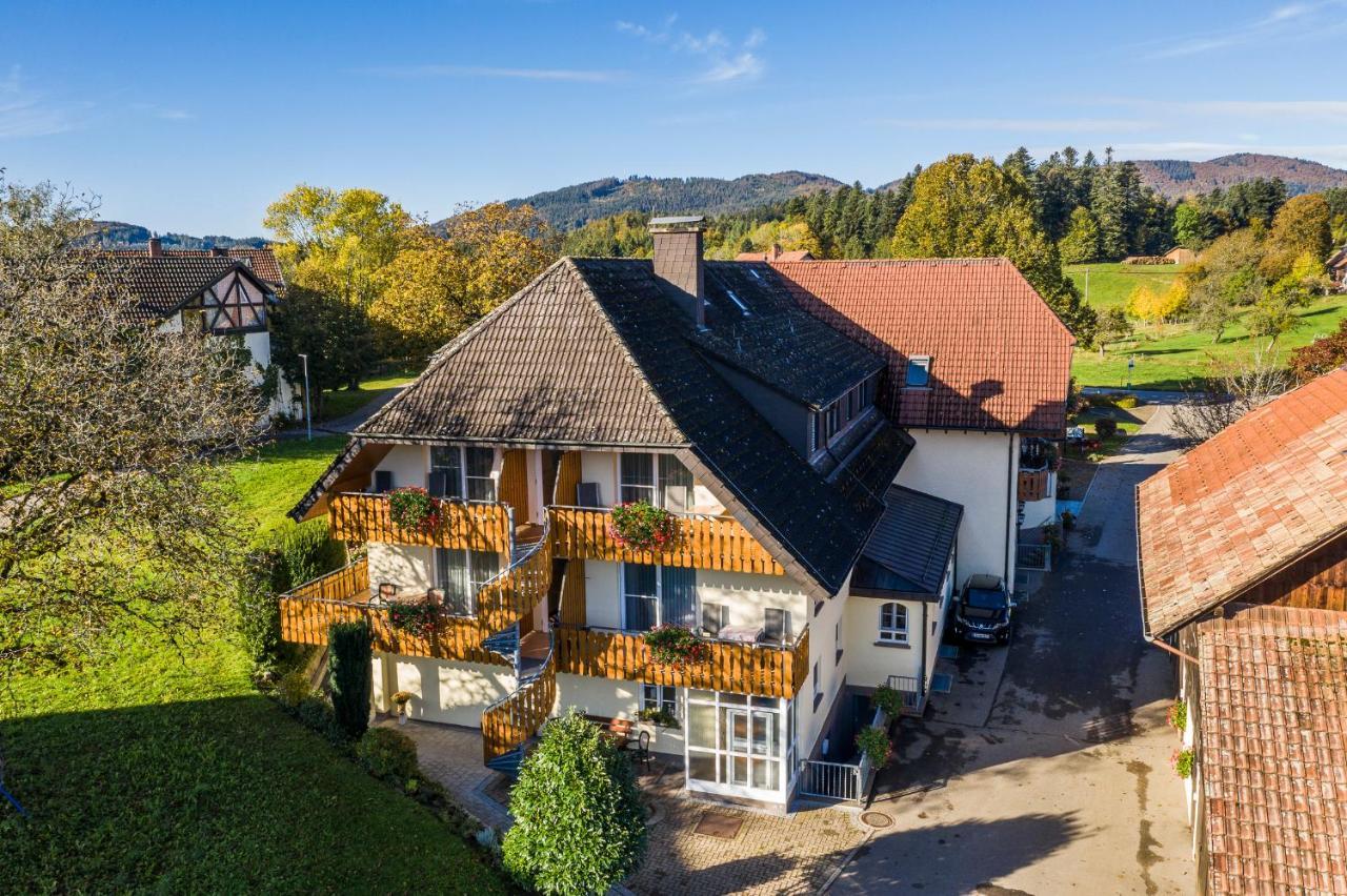Hotel-Restaurant Sennhuette Im Herzen Des Suedschwarzwalds Kleines Wiesental Eksteriør bilde